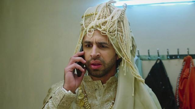 Buzzo Disguises as Nawab