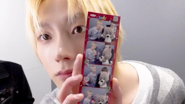 Taking photos with bias | BBNEXDO POP-UP Photo Booth Behind