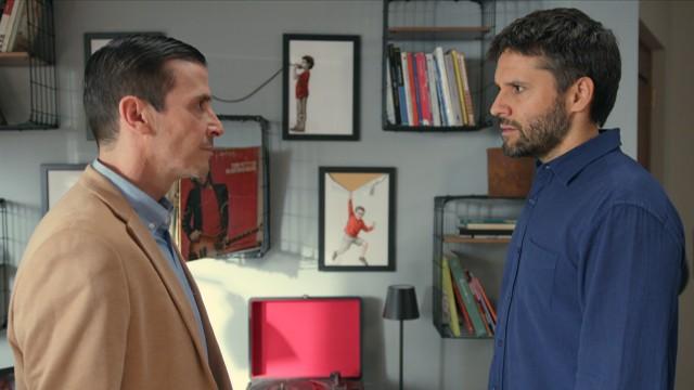 Manuel le confiesa a Max su atracción hacia Javiera