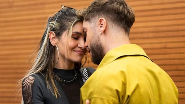 Erick le propone matrimonio a Irma en una romántica cena