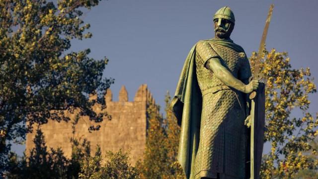 Afonso Henriques em Guimarães e Coimbra: O Início do Reino de Portugal