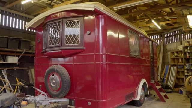 Tesla Model X/Showman's Caravan