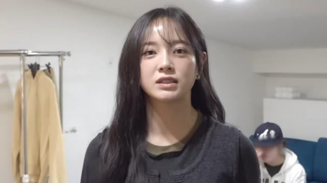 EP.118 'The Tenth Letter' Fan Concert Poster & Merchandise Photo Shoot Behind