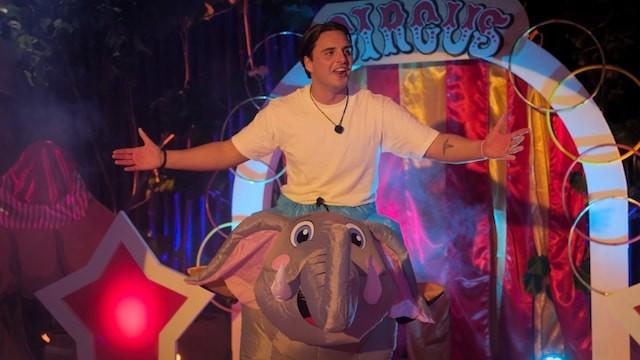 Hold den snabelen unna meg