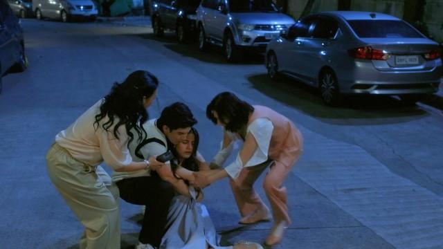 Roselle saves Belle from danger!