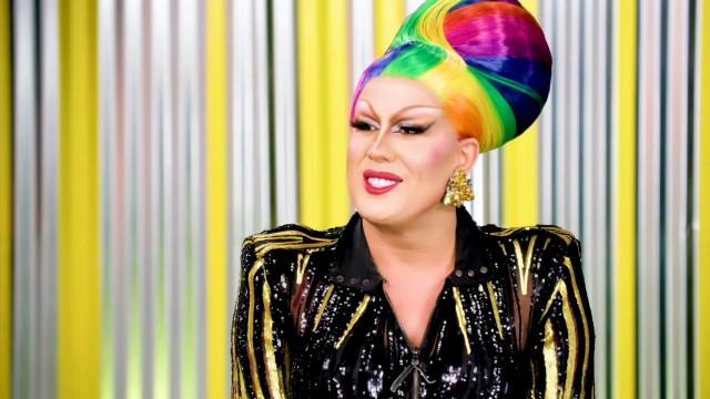 Bianca Del Rio & Tina Burner Say "Good Morning" (S18E06)