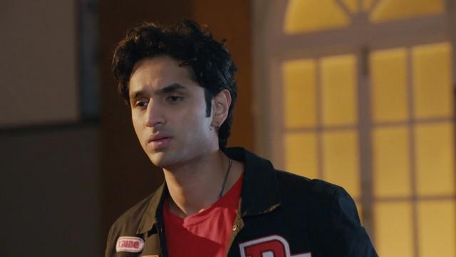 Nawab Pushes Heer Away