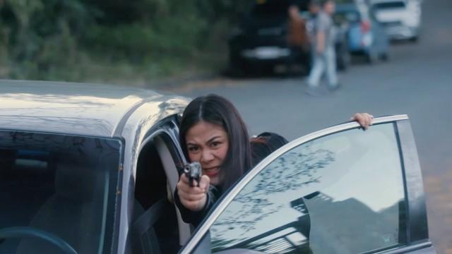 Melania and Via are on the run!