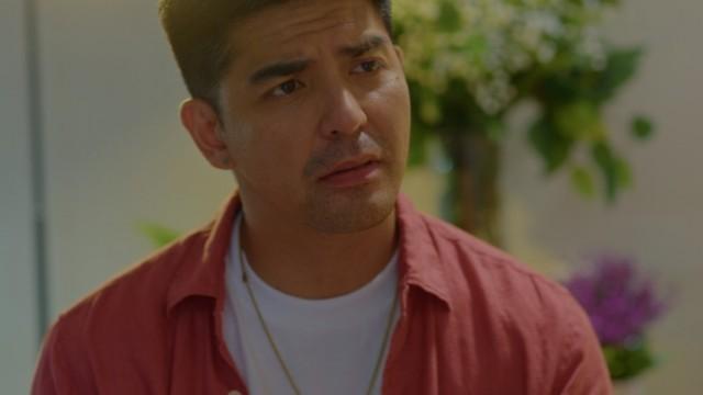 The fake couple is caught in a sticky situation!