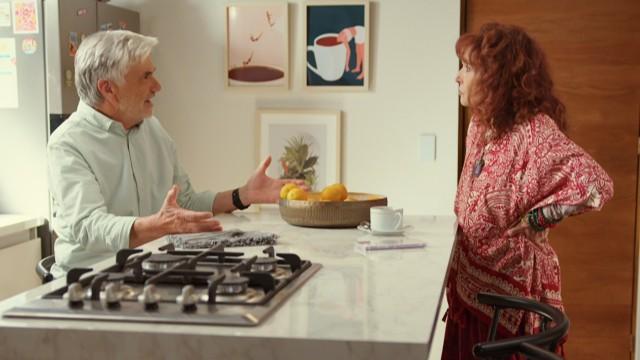 Jaime le exige a Perla que se vaya de su casa