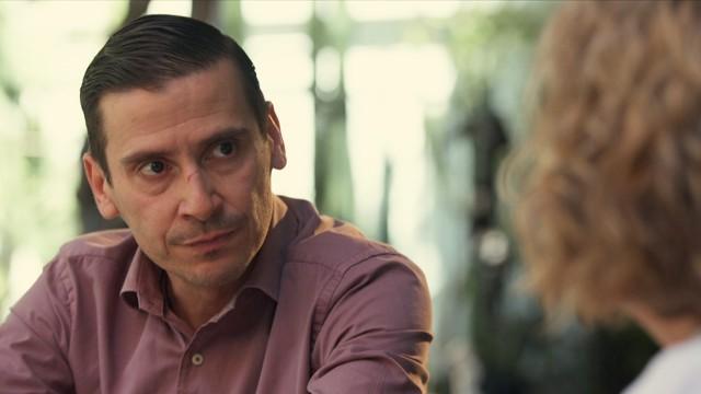 Max se entera que será padre por sexta vez