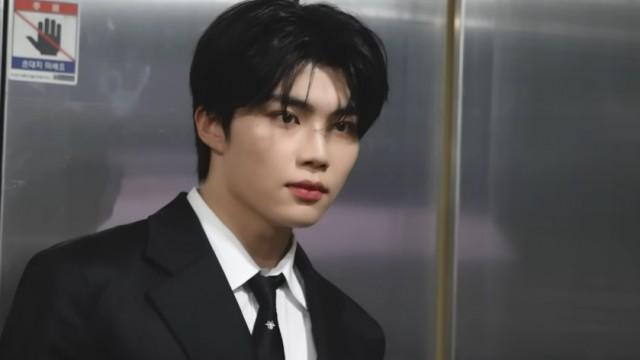 GUNWOOK's M COUNTDOWN Regular MC Behind
