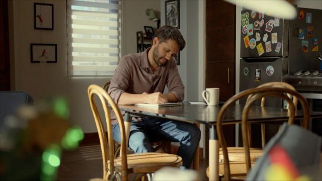 Manuel escribe una romántica carta a Javiera
