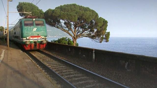 Mit dem Zug zwischen Fels und Meer - Eisenbahn an der Ligurischen Küste