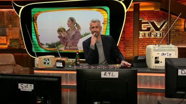 Die große TV total Fernsehkonferenz