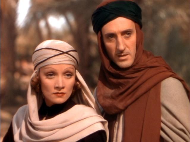 Costa dos Injuriados: Um Resort Muito Louco