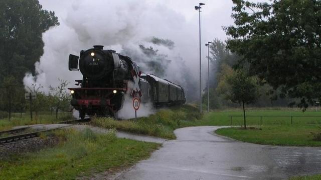 Baumblüte entlang der Odenwaldbahn