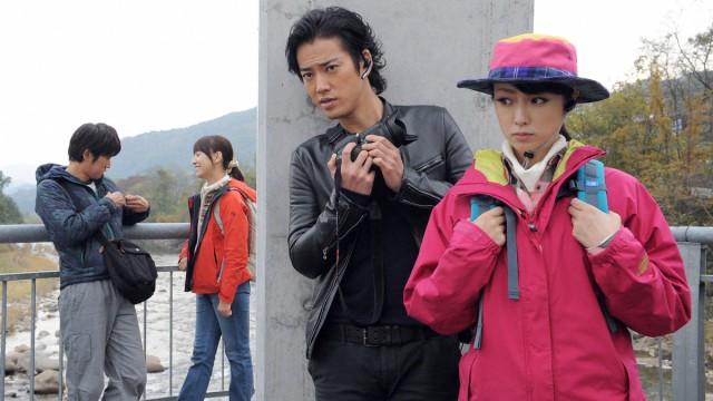 夫と探偵、二人の男が目の前で