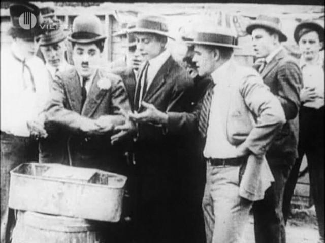 Charlie Chaplin in - Arme Würstchen