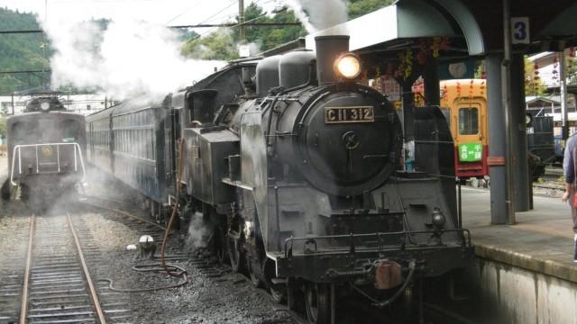 Grüner Tee & grauer Rauch - Bahnreise durch Japans Mitte