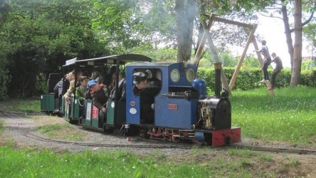 Eisenbahnspielen in freier Natur - Garten- und Parkbahnen im Schwabenland