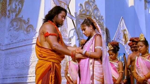 The Pandavas leave Hastinapur