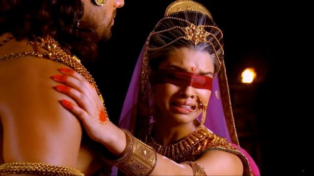 Gandhari advises Duryodhan