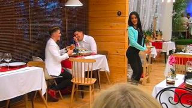 Los hermanos Mateo llegan al restaurante
