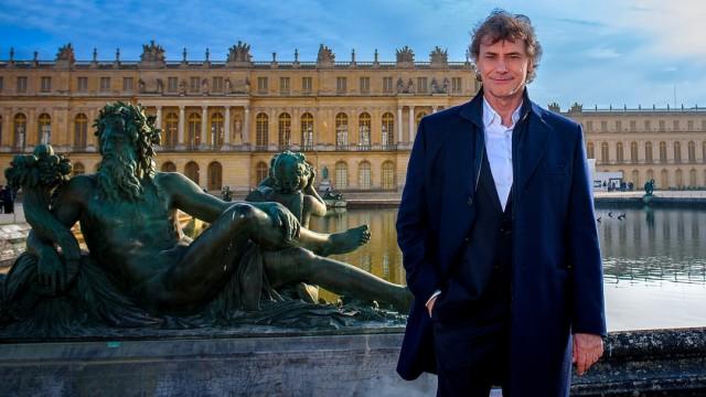 Versailles in piano sequenza