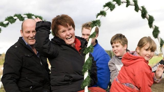 93. Die kleinwüchsige Irmgard braucht Hilfe