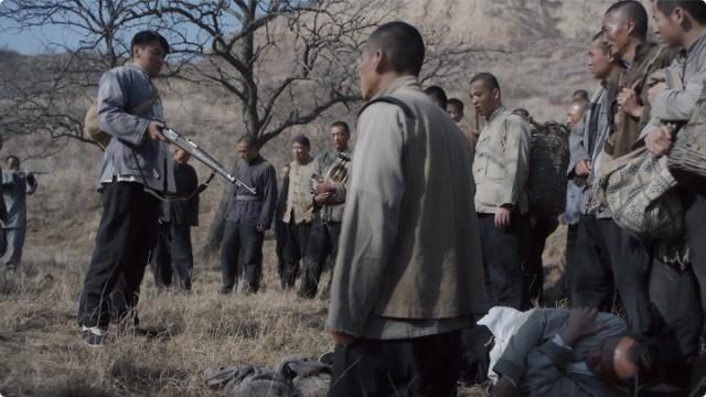 鹿兆鹏从土匪手中救下换粮归来的白孝武