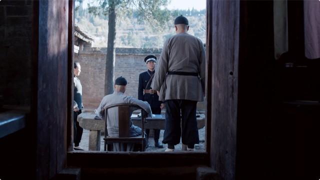 白嘉轩以德报怨让白孝文设法营救黑娃
