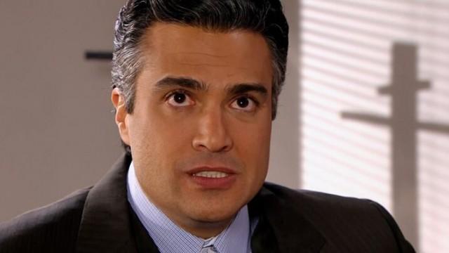 Juan Carlos está desesperado por el proyecto de Helena