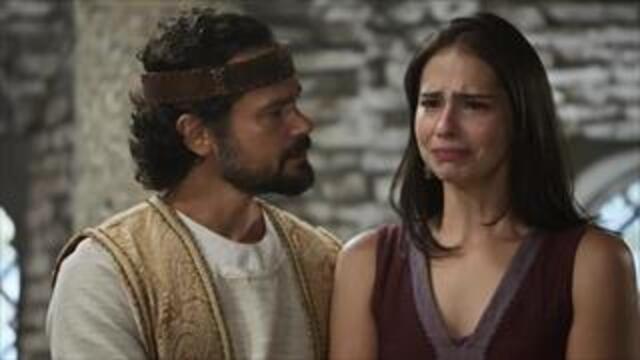 Naomi revela para Daniel que foi assediada por Fassur na infância
