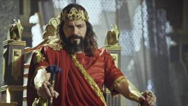 Asher conta a Evil-Merodaque que viu Nebuzaradã traindo Kassaia com a sacerdotisa