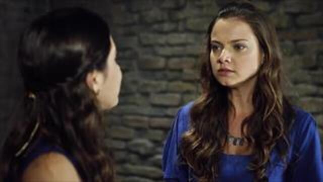 Joana surpreende Asher deitado ao lado de outra mulher
