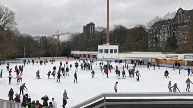 Auf Deutschlands größter Freiluft-Eisbahn