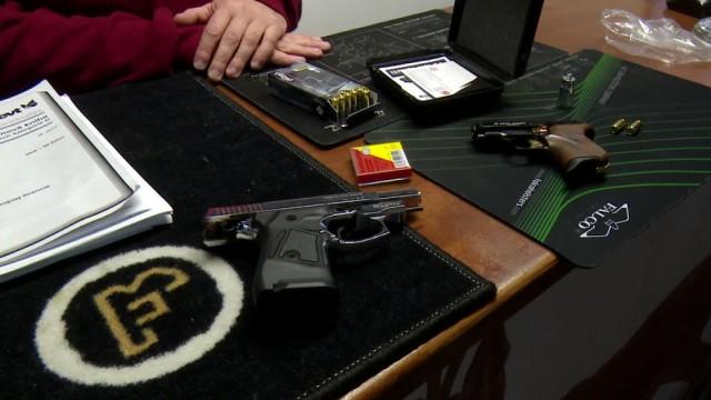 El Nini: Armas a domicilio