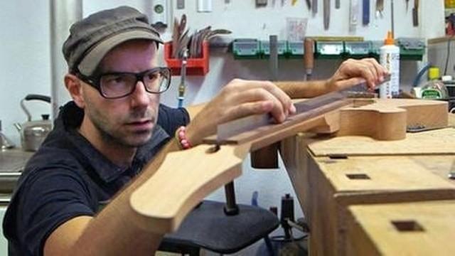 Wie man eine Elektro-Gitarre baut
