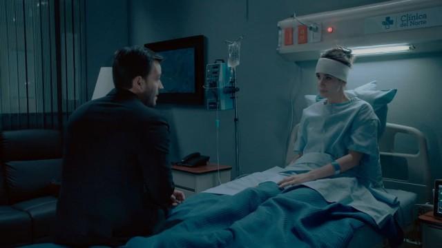 Pablo visita a Julia en el hospital