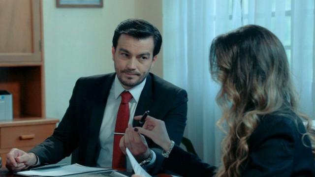 Pablo pasa sus acciones a nombre de Lucía