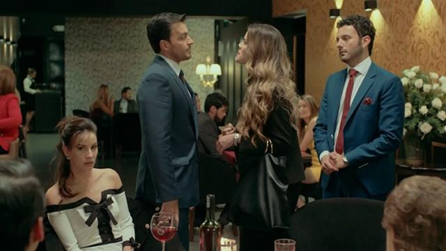 Lucía interrumpe la cena privada de Pablo y Julia