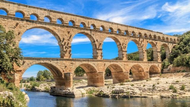 Engineering a Roman Aqueduct