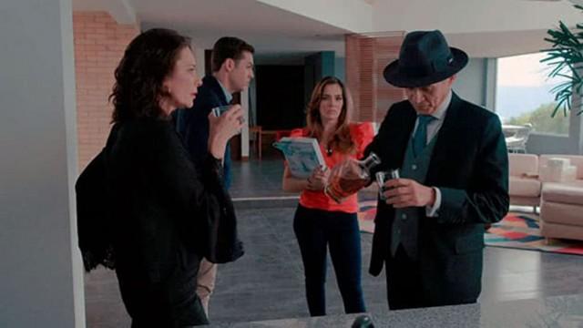 Alfredo recibe la visita de sus padres