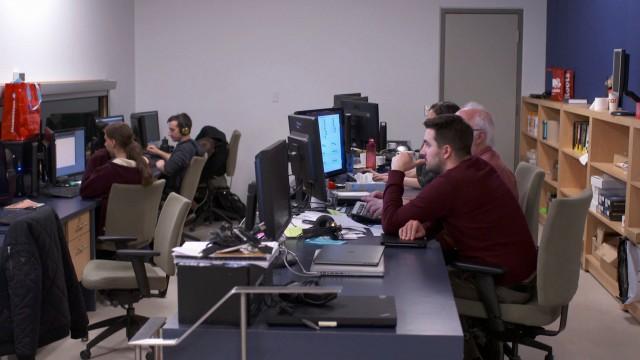 Mauvaise note pour une école de jeux vidéo / Sonia LeBel et la justice en ligne