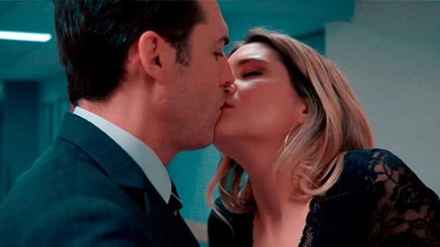 Alfredo Duperly y Vanessa se besan