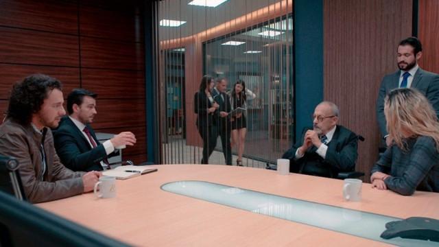 Hernando le da buenas noticias a los abogados