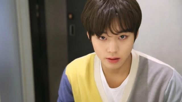 Lv.6 Fan Signing Event Behind