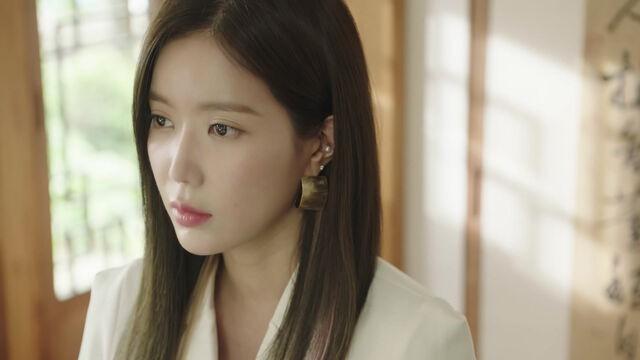 서로의 어머니에 대해 묻는다