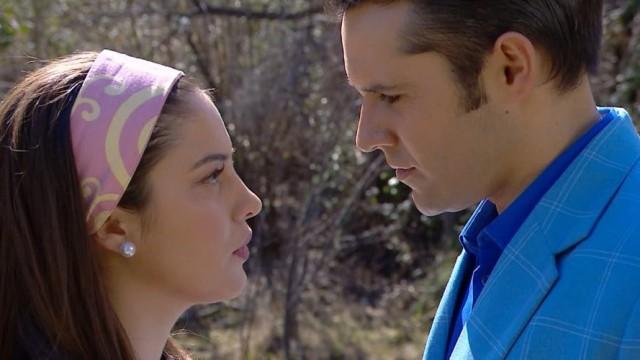 El incondicional apoyo de Carlos a Laura